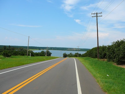 Florida_State_Road_17_northern_segment_scenic_lake_view