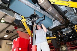 13 Hoisting new tank