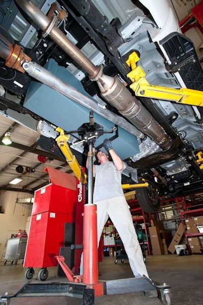 13 Hoisting new tank