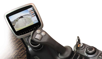 The 7-inch LCD display inside the DX350LC-5 and DX300LC-5 allow operators to monitor the machines or access views from an optional side camera.