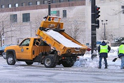 1920px-Salt_truck_Milwaukee