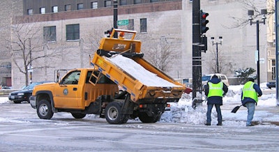 1920px-Salt_truck_Milwaukee