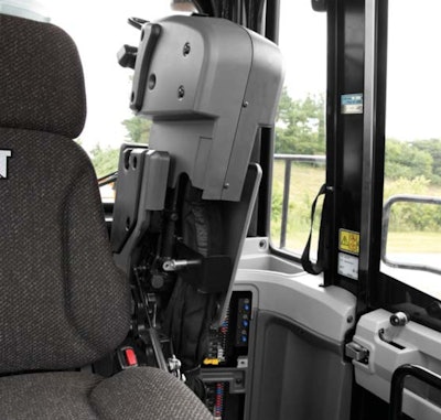 The 824K’s STIC control lever armrest folds up for easy entry and exit of the cab.
