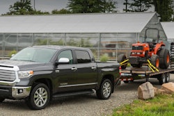 2014_Toyota_Tundra_Platinum_008-2