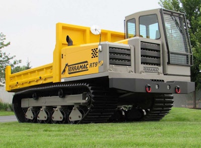 Terramac’s 100th RT9 rubber track crawler carrier is designed for a range of applications, including general construction and oil and gas pipeline jobs. 18 months after production began on the RT9 crawler carrier, Terramac employees celebrate the production of the 100th unit at the company’s headquarters in Elburn, Illinois.
