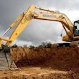 Komatsu PC210LCi-10 squared