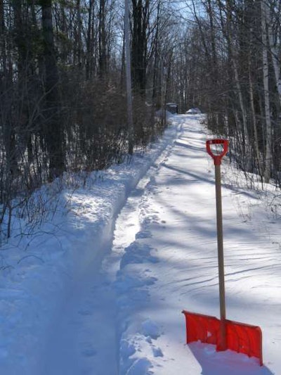 Snow_shovelling