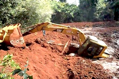 Wheel loader rescues buried excavator