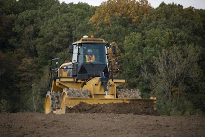 Caterpillar 825K soil compactor
