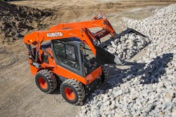 Kubota SSV75_CutBcktRocks_7715