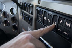 Mack Granite mDRIVE HD square