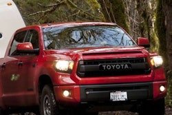 15Toyota_towing woods