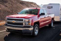 Silverado 1500 V6 towing trailer