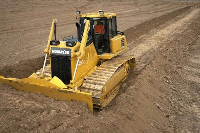 Komatsu D65PXi-18 action 2