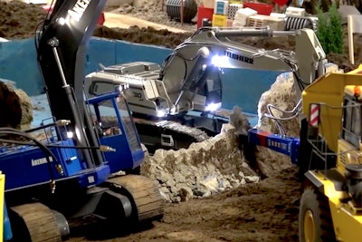 Liebherr Rc Pool Demo 1