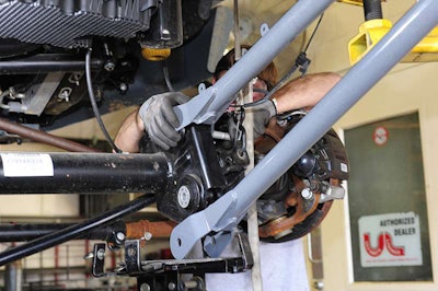 BDS 4-link kit replaces the Ford Super Duty radius arms to give more travel, better handling and softer ride.