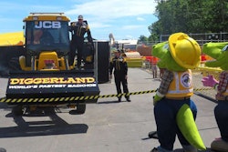 JCB GT backhoe Diggerland