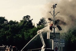 A photo of the ordeal snapped by a bystander. Via: WYFF TV