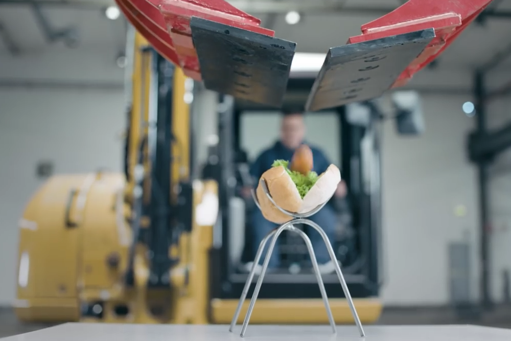 Juha-Pekka excavator hot dog