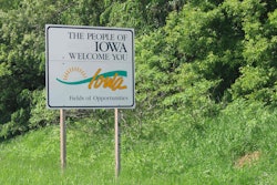 Iowa_welcome_sign_2008