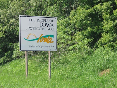 Iowa_welcome_sign_2008