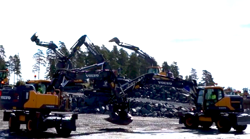 Volvo tiltrotator excavator demo