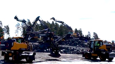 Volvo tiltrotator excavator demo