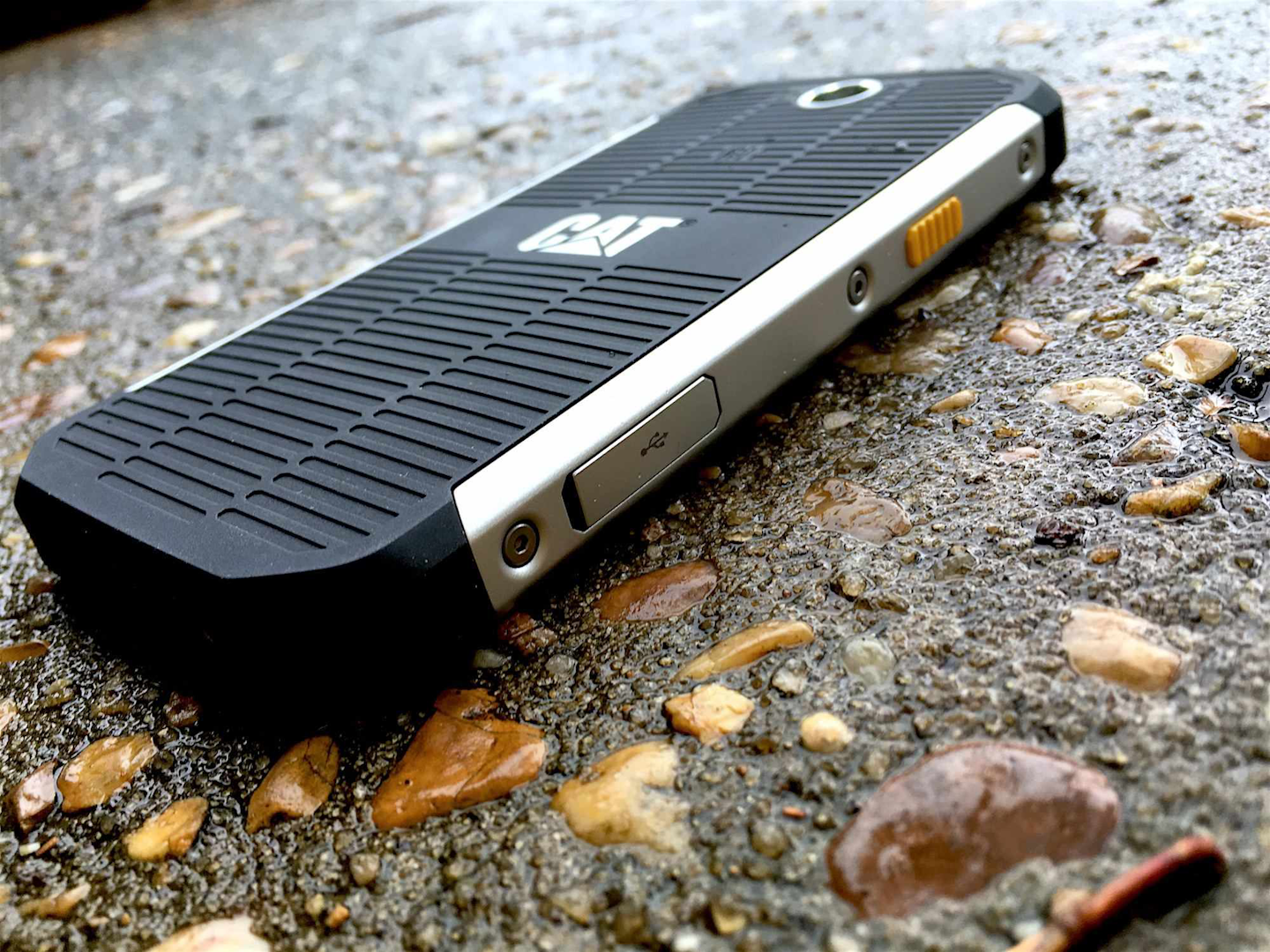 caterpillar s40 s excellent durability