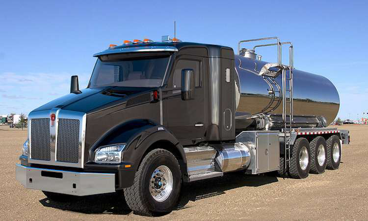 Kenworth T880 work truck with 40-inch sleeper