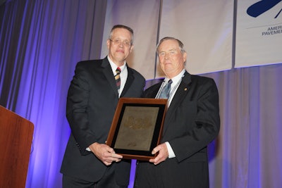 ACPA President and CEO Jerry Voigt (left) presents the association’s 2015 Hartmann-Hirschman-Egan Award to GOMACO President and CEO Gary Godbersen.