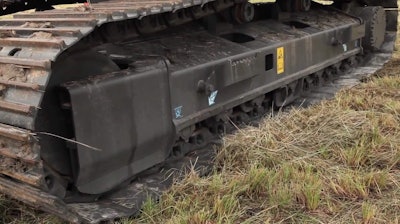 The undercarriage of the new CX160D and CX130D is stronger and features a design that both reduces dirt accumulation and makes it easier to clean.