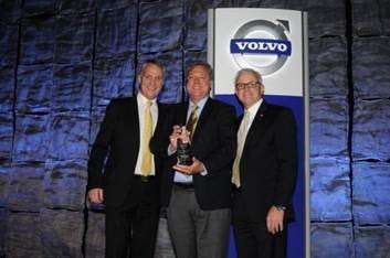 M&K Truck Centers owner Ron Meyering (center) receives the 2015 Volvo Trucks North American Dealer of the Year award from Göran Nyberg, president, Volvo Trucks North America (left) and Terry Billings, Volvo Trucks vice president – business development (right).