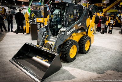 Deere 318G