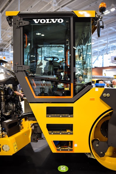 Volvo DD105 compactor 4