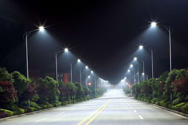Led roadway lighting