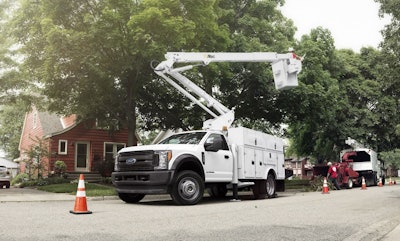 1335966 Sd Aerial Chasis Tree Trimming 2100