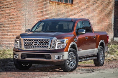 2017 Nissan Titan Crew Cab 02