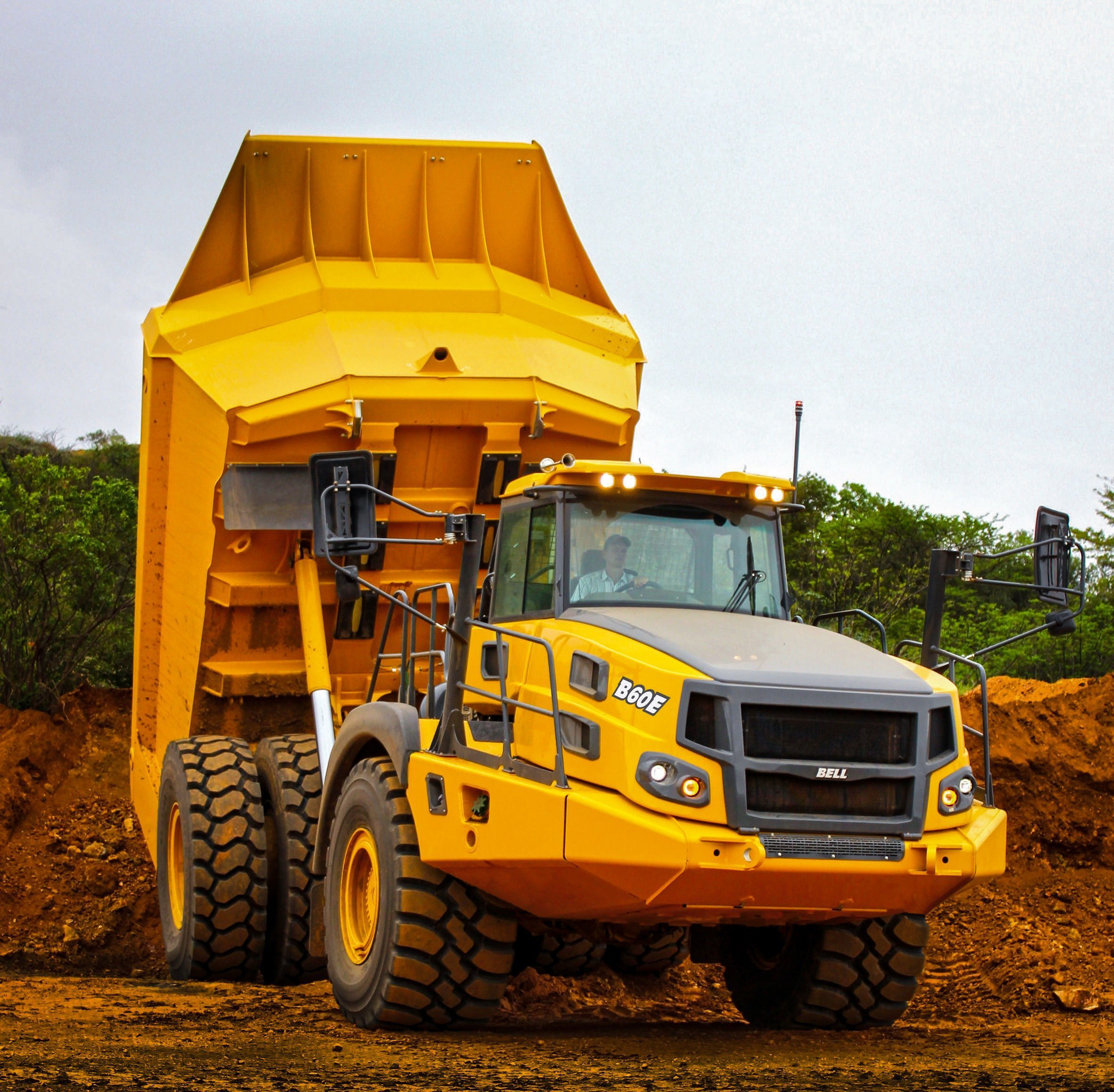 Short on the heels of Volvo’s unveiling of their 60-ton articulated dump tr...