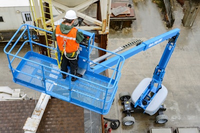 In the hybrid mode, the new Genie Z-60/37 FE can go a week on a tank of fuel.