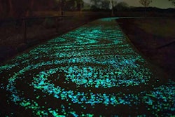 Rubio’s concrete formula absorbs solar energy and emits blue and green light in the dark. Photo credit: Investigatión y Desarrollo