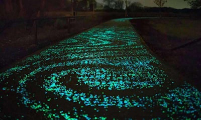 Rubio’s concrete formula absorbs solar energy and emits blue and green light in the dark. Photo credit: Investigatión y Desarrollo