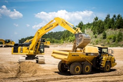 Komatsu’s new semi-auto PC490LCi-11 loads up during a demo at the manufacturer’s Catersville, Ga., customer center. Photo credit: Wayne Grayson