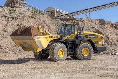 Komatsu WA500-8 full bucket