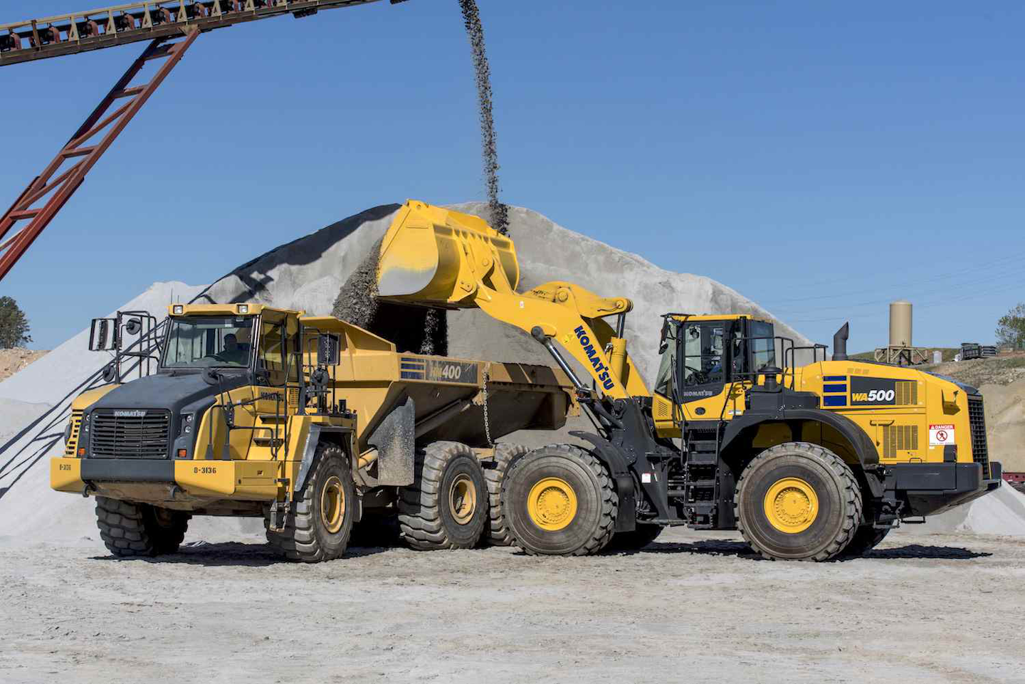 Komatsu’s new WA5008 loader boosts productivity with better bucket