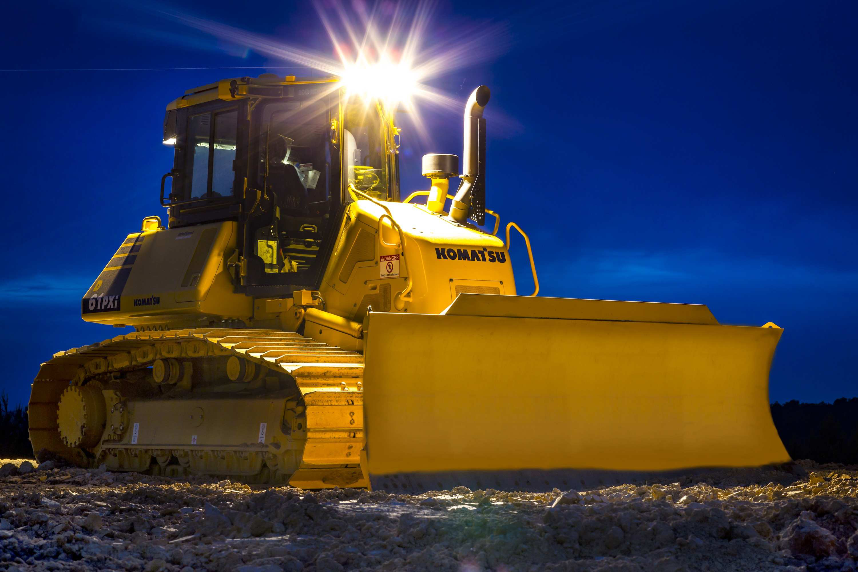 Komatsu D_61_pxi_night