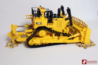 Cat D11 Linden Lego Model 9