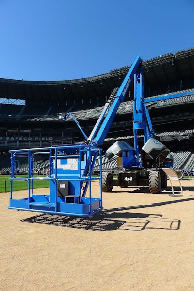 The 5-foot jib can rotate the basket 160 degrees.