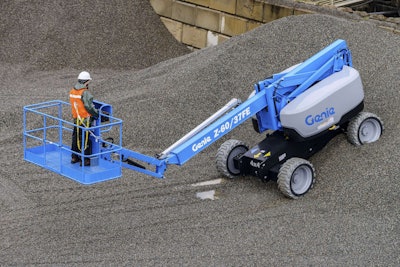 With its 4WD, the Z-60/37FE has gradability to 45 percent and can travel up to 25 percent faster than comparable models.