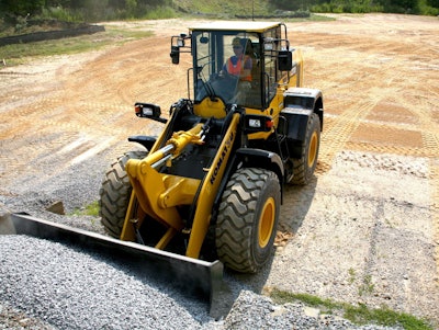 komatsu-wa270-8-filling-bucket