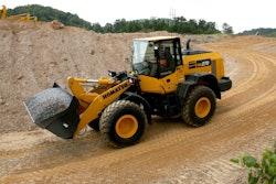 komatsu-wa270-8-on-the-move